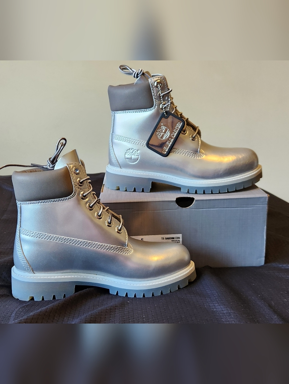 Veneda Carter Timberland Iridescent Silver Patent Leather Lace-Up Boots Sz 5